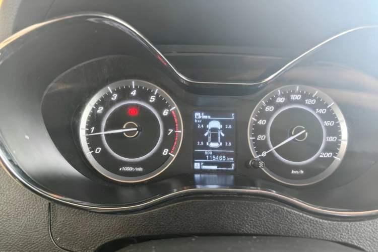 Used Baojun 560 2015 1.8L manual luxury version Instrument Cluster