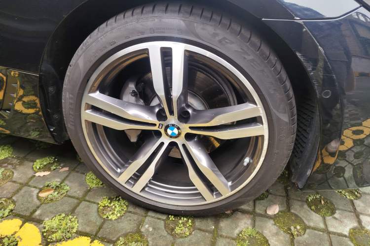 Used BMW 6 Series GT 2022 630i M Sport Package Right Front Wheel Hub