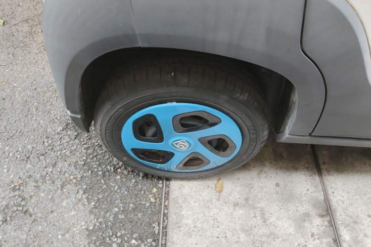 Used Baojun E100 2019 250KM Smart Drive Edition Right Rear Wheel Hub