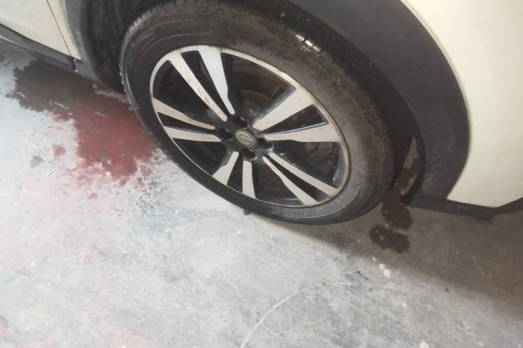 Used Nissan Kicks 2017 1.5L CVT Smart Drive Edition Right Front Wheel Hub