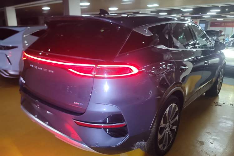 Used Denza N8 2023 Four-Wheel Drive Ultra-Hybrid Flagship Seven-Seater Version
