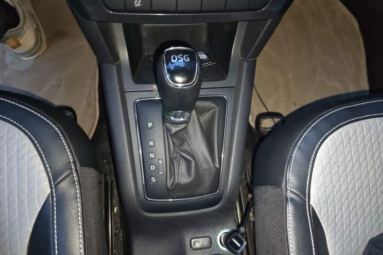 Used Skoda Yeti 2016 1.4TSI DSG Advanced Edition Gear Lever