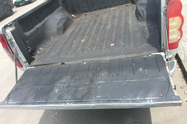 Used Great Wall Wingle 5 2017 2.4L European Version Gasoline Two-Wheel Drive Entry-Level Big Double Cab 4G69S4N
