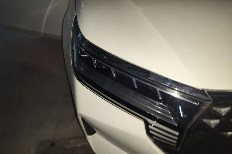 Used Venucia D60 2021 PLUS 1.6L XL CVT Yue Ling Edition Right Front Headlight