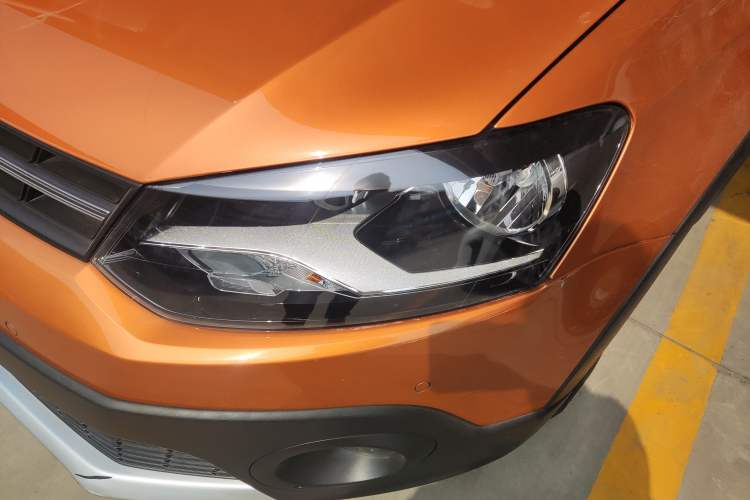 Used Volkswagen Polo 2016 1.6L Cross Polo Automatic Left Front Headlight