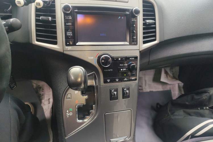 Used Toyota Venza 2013 2.7L 4x4 Luxury Edition Audio And AC Panel