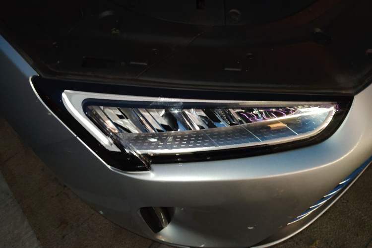 Used Hima AITO M5 2022 Range-Extended Rear-Drive Standard Version Right Front Headlight