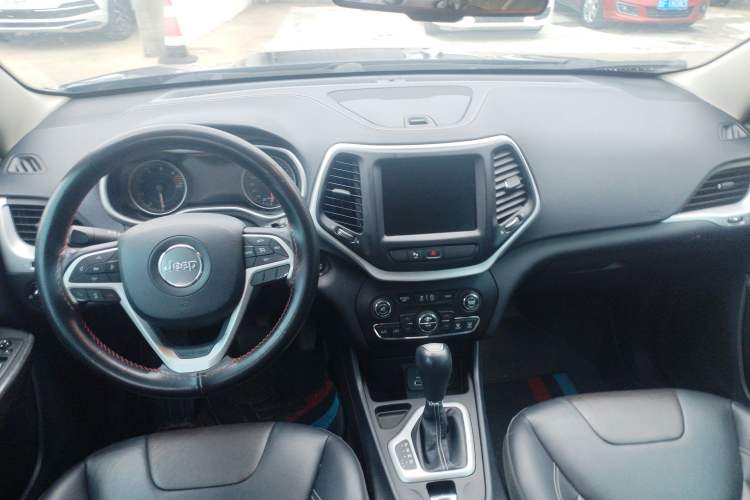 Used Jeep Cherokee 2020 2.0L Two-Wheel Drive Classic Sports Edition