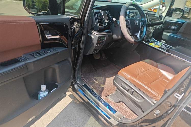 Used Honda Elysion 2019 2.0L Hybrid Supreme Edition Driver Seat