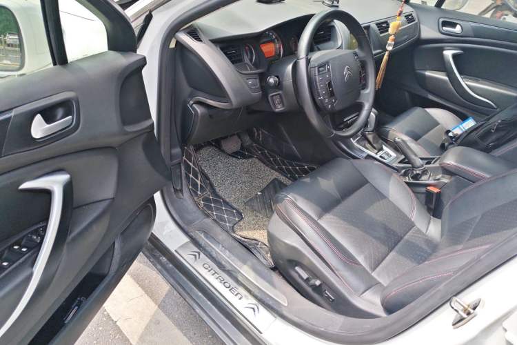 Used Citroen C5 2014 1.6T Automatic Luxury Model Driver Seat