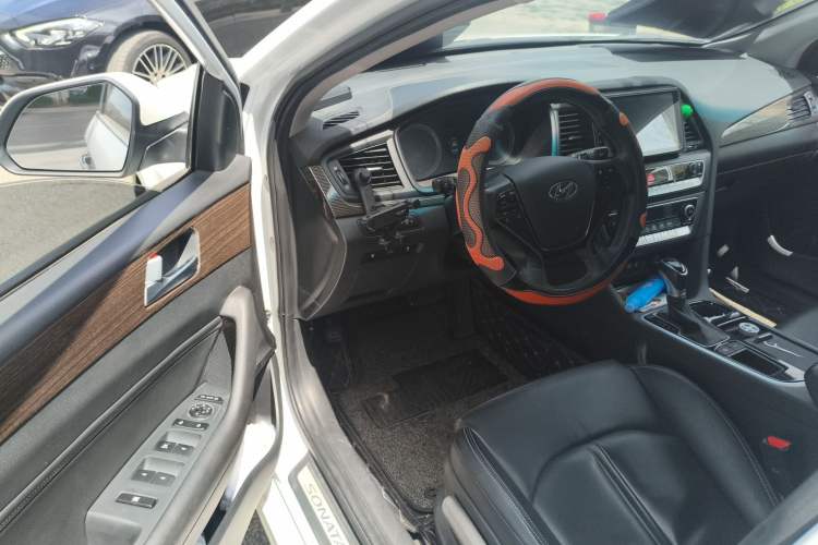 Used Hyundai Sonata Plug-in Hybrid 2018 2.0 PHE Smart Enjoyment Version China VI Standard Driver Seat