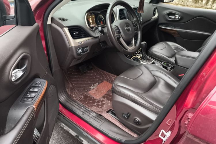 Used Jeep Cherokee 2016 2.0L Superior Edition
