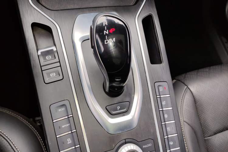 Used Wey VV6 2018 2.0T Two-Wheel Drive Flagship Version China V Standard Gear Lever