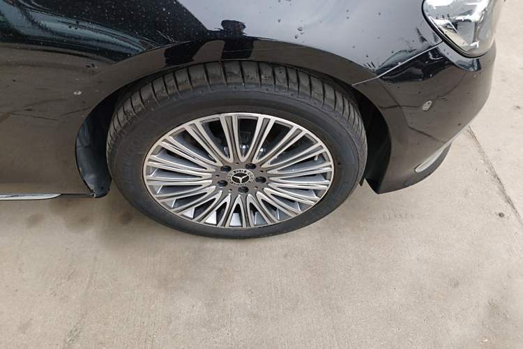 Used Mercedes-Benz E-Class 2022 E 300 L Luxury Model Right Front Wheel Hub