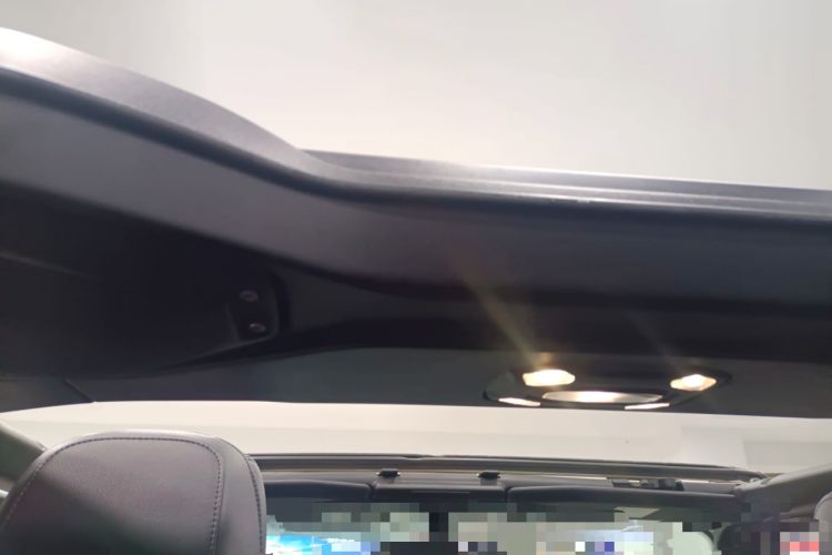 Used Jeep Wrangler 2019 2.0T Sahara Four-Door Brilliant Top Version China VI Emission Standard