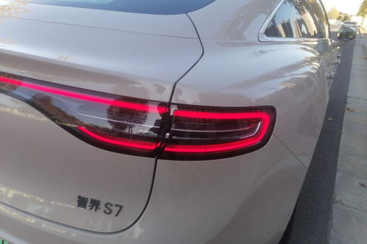 Used Hima Luxeed S7 2025 855 km Max