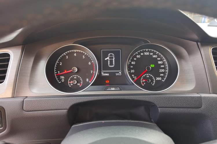 Used Volkswagen Golf 2016 230TSI Automatic Comfort Version Instrument Cluster