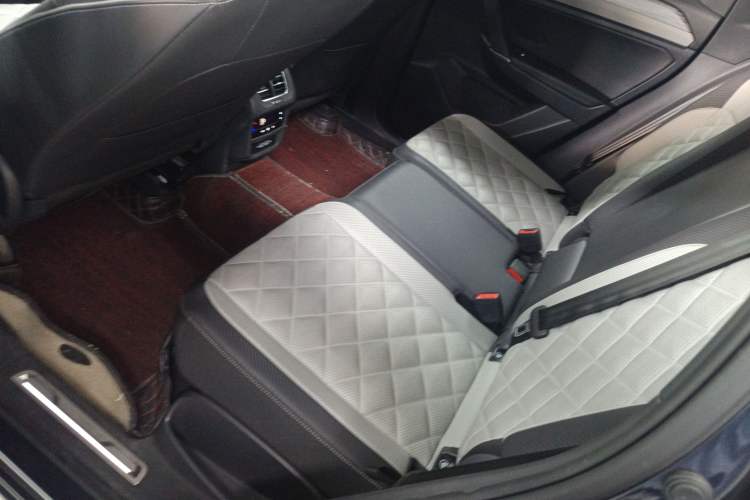 Used Volkswagen Tayron X 2023 330TSI Two-Wheel-Drive Flagship Smart Edition Left Rear Seat