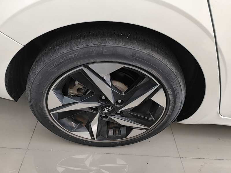 Used Hyundai Elantra 2022 1.5L CVT LUX Prestige Edition — 25
