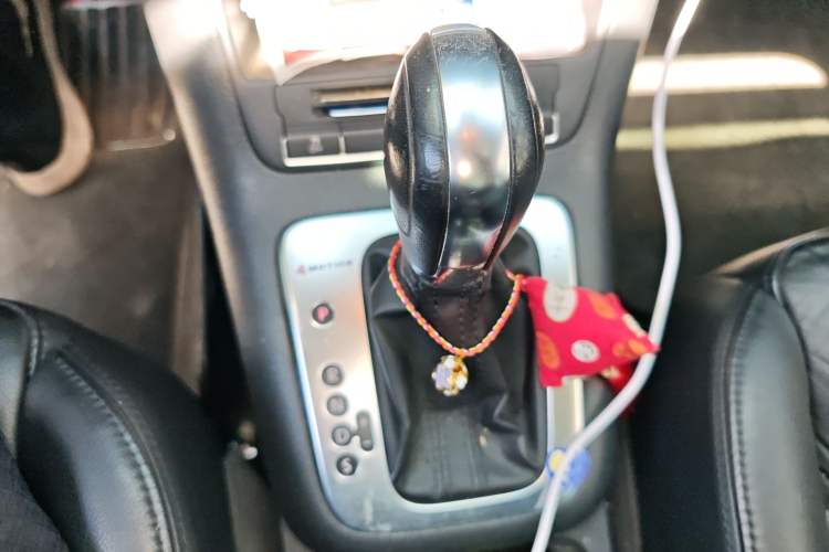 Used Volkswagen Tiguan 2012 1.8TSI Automatic All-Wheel Drive Elite Edition Gear Lever