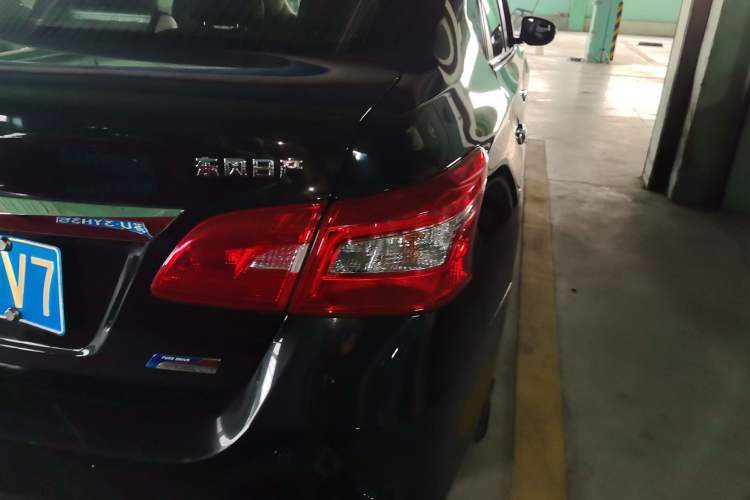 Used Nissan Sylphy 2019 1.6XV CVT Smart Connect Luxury Edition China VI Standard Right Rear Taillight
