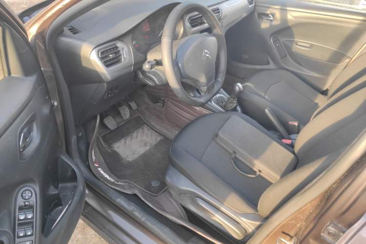 Used Citroen Elysee 2015 Zhishang Edition 1.6L Manual Fashion Model
