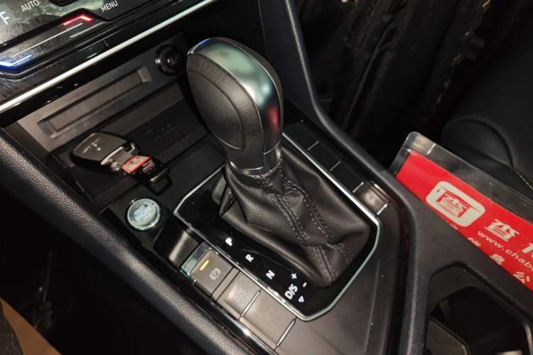 Used Volkswagen Tharu 2023 300TSI Two-Wheel-Drive Moonlight Edition Gear Lever