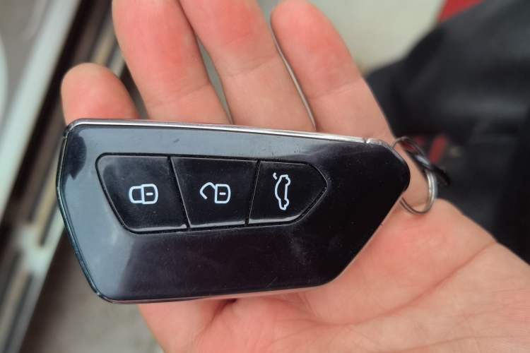 Used JMC Yusheng S350 2016 2.0T Automatic Two-Wheel Drive Gasoline Luxury Edition 5 Seats Vehicle Key