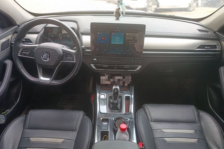 Used BYD Qin Pro 2018 1.5TI Automatic Smart Connect Fendong Model Center Console