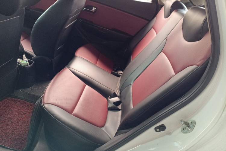 Used Kia K2 2012 Hatchback 1.4L MT Cool Edition Commemorative Model
