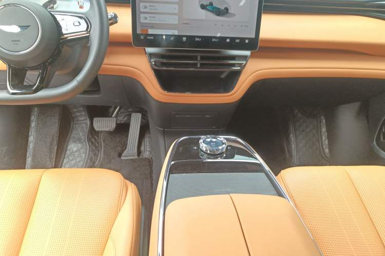 Used Geely Galaxy LEVC L380 2025 805 km Flagship Version All-Wheel Drive Gear Lever