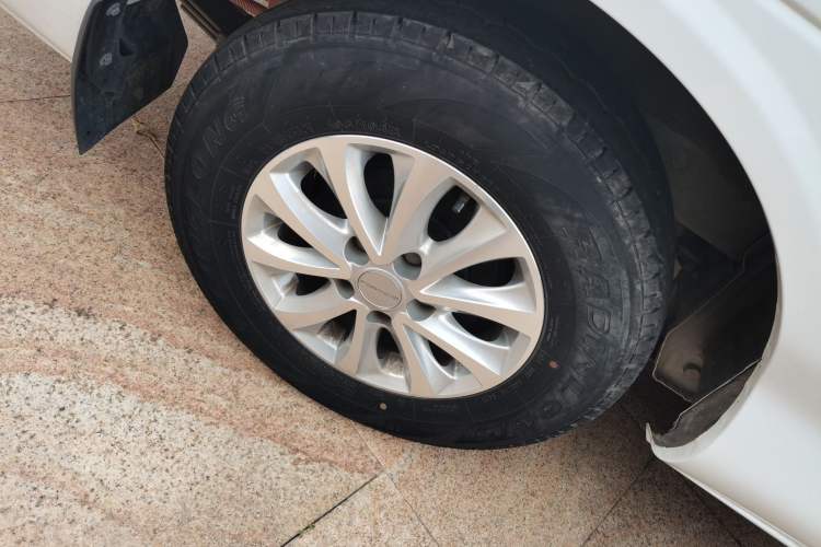 Used FORTHING Lingzhi M5 2022 Standard Version Base Model 7 Seats Exterior 5