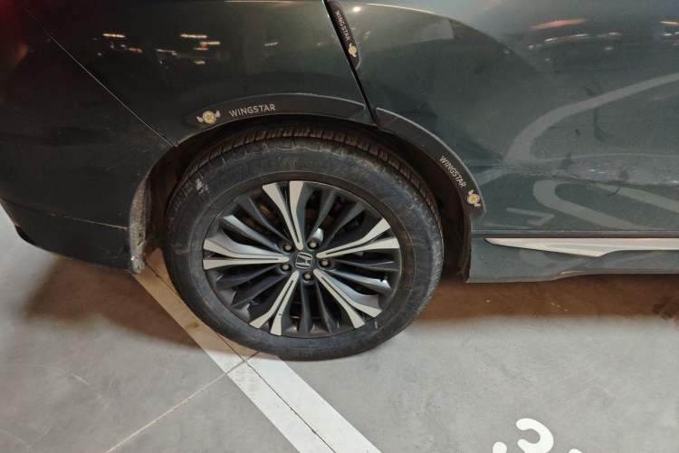 Used Honda UR-V 2020 370TURBO Two-Wheel Drive Luxury Edition Exterior 5