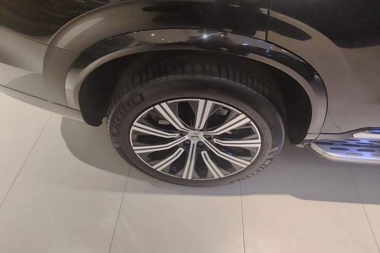 Used Volvo XC90 2024 B6 Zhiyi Luxury 7-Seater Right Rear Wheel Hub