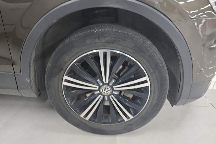 Used Volkswagen Tiguan L 2017 330TSI Automatic Two-Wheel Drive Flagship Edition Left Front Wheel Hub