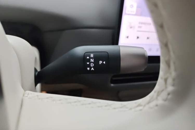 Used Li Auto i6 2025 Model Four-Wheel-Drive Standard Type Gear Lever