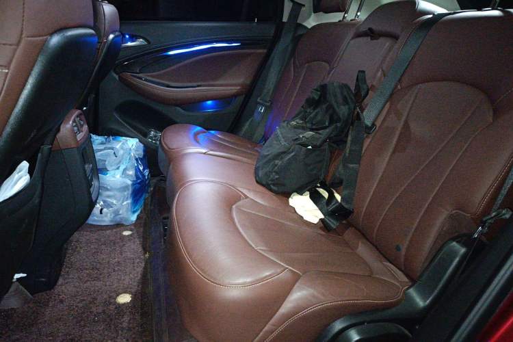 Used Buick Envision 2018 28T All-Wheel-Drive Versatile Sports Flagship Model Left Rear Seat