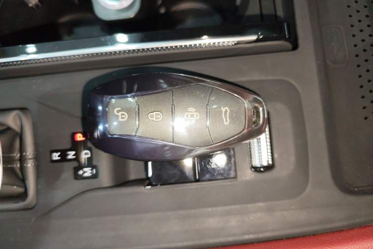 Used Hongqi H5 2025 2.0T Automatic Flag Edition – 500 000 Units Commemorative Version Vehicle Key