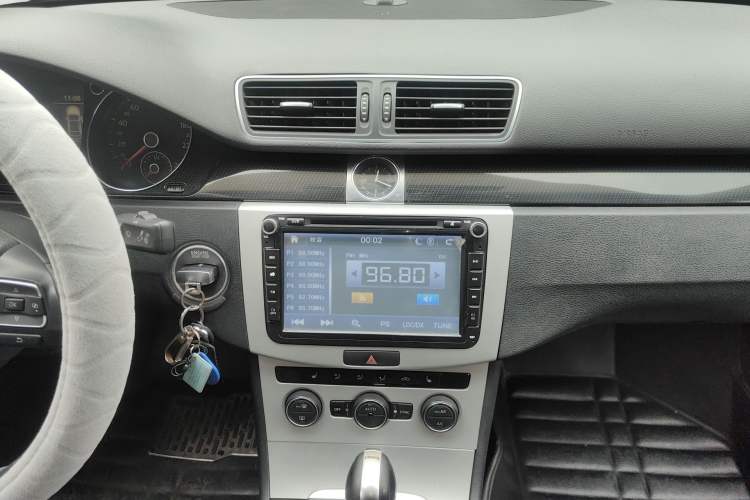 Used Volkswagen Magotan 2013 2.0 TSI Luxury Model Audio And AC Panel