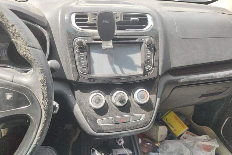 Used Jinbei 750 2016 1.5L e-Drive Version Audio And AC Panel