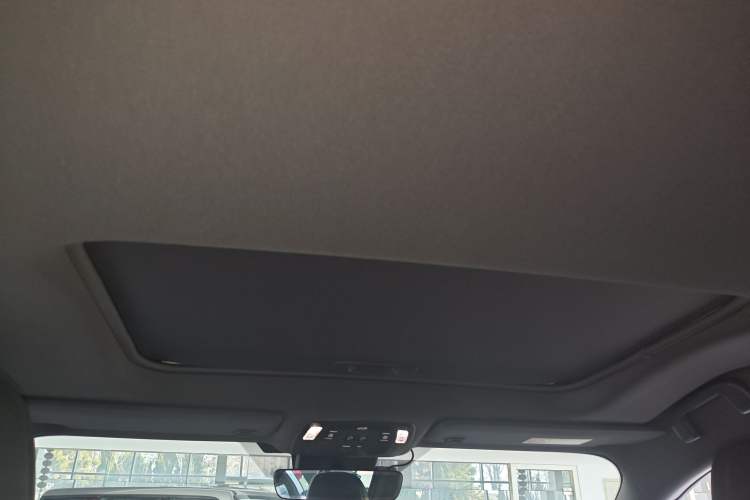 Used Toyota SIENNA 2024 2.5L Hybrid Luxury Edition Headliner