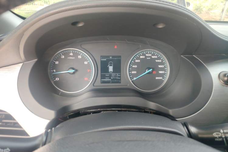 Used JAC Refine M3 2022 1.8L 7-seat Standard Edition
