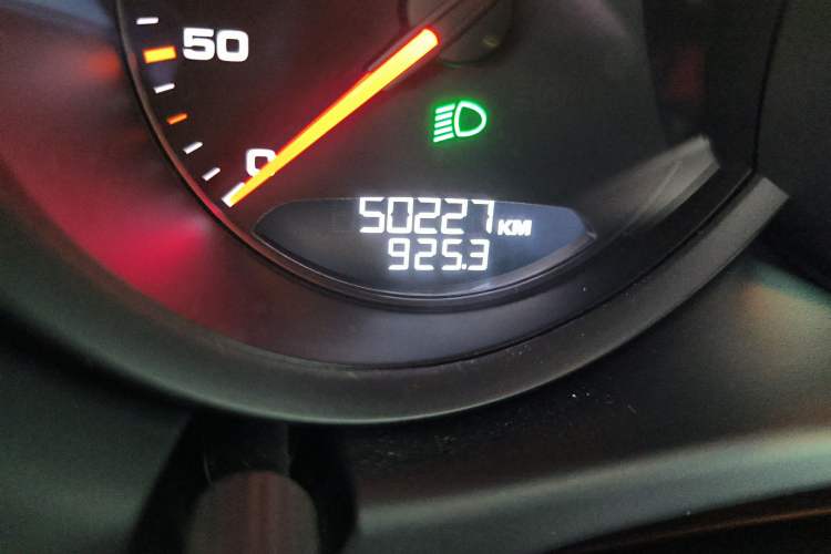 Used Porsche Macan 2021 Macan 2.0T Odometer Close Up