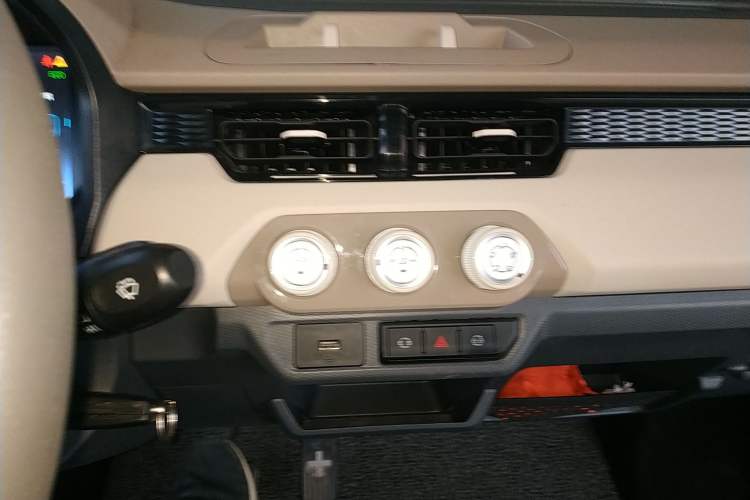 Used Chery QQ Ice Cream 2022 170km Sundae Phosphate Lithium-Ion
