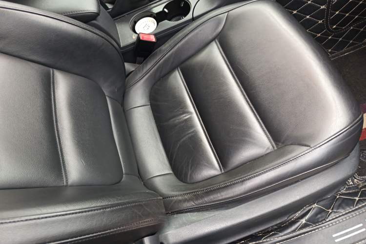 Used Volkswagen Sagitar 2012 1.4TSI Automatic Luxury Edition Right Front Seat