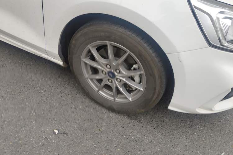 Used Ford Focus 2020 Hatchback EcoBoost 180 Automatic Trend Edition Exterior 1