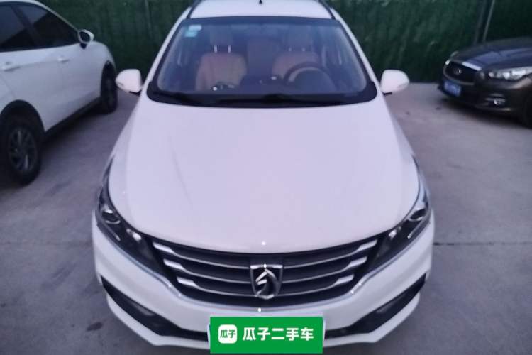 Used Baojun 310W 2017 1.5L Manual Fashion Model China V