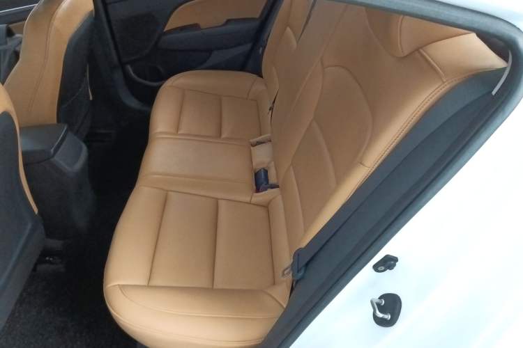 Used Hyundai Elantra (6th Generation / Lingdong) 2016 1.6L Automatic ZhiXuan · Youth Edition
