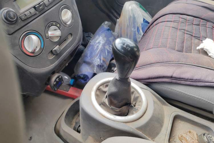 Used BAIC Weiwang 306 2011 1.3L base model 7 seats Gear Lever