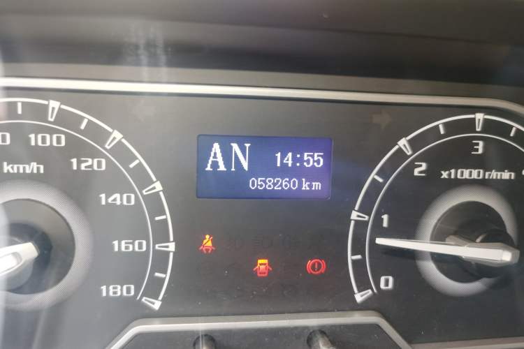 Used SAIC MAXUS Xintu V80 2023 2.0T AMT Classic Aoyuntong Short Wheelbase Ultra-Low Roof 5/6-Seater Odometer Close Up